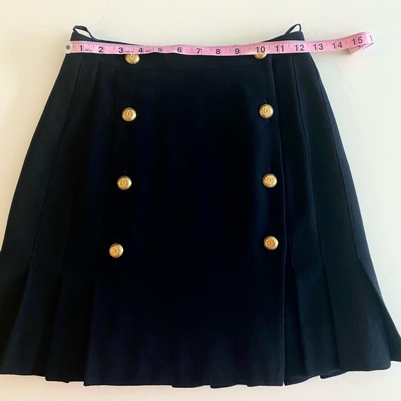 CHANEL Vintage Pleated 14k Gold Logo Buttons Mini Skirt - Picture 5 of 10
